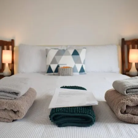 The Twickenham Apartment Near Strawberry Hill